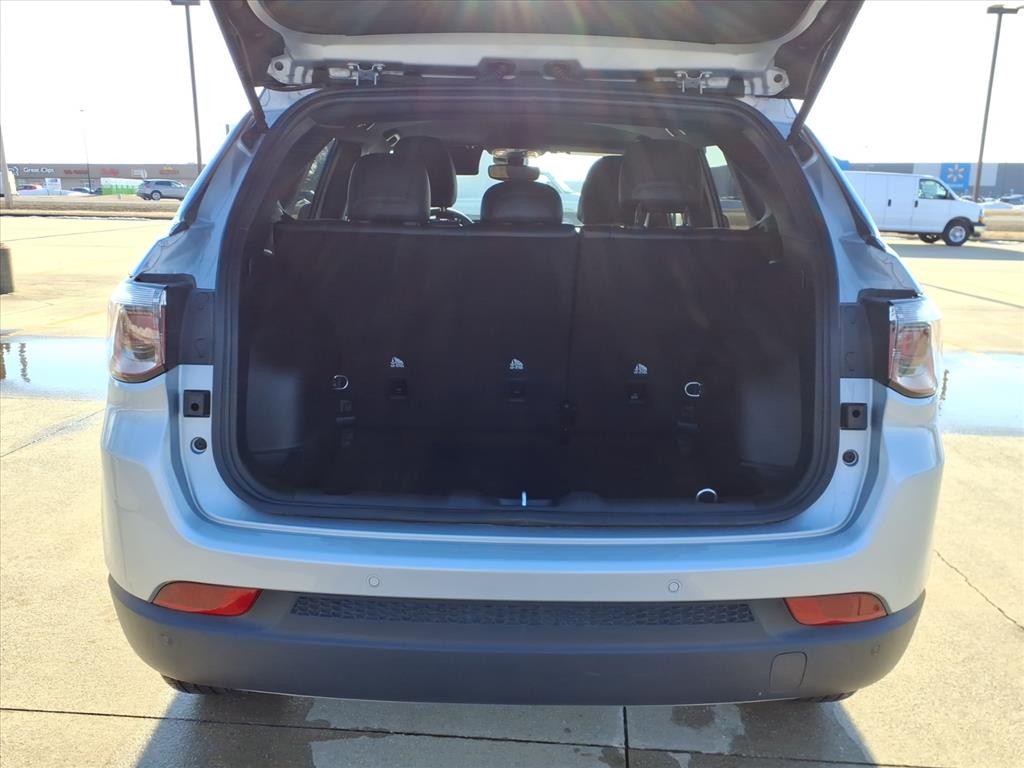 Jeep Compass Vehicle Full-screen Gallery Image 22