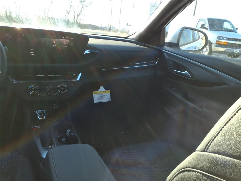 Buick Envista Vehicle Full-screen Gallery Image 5