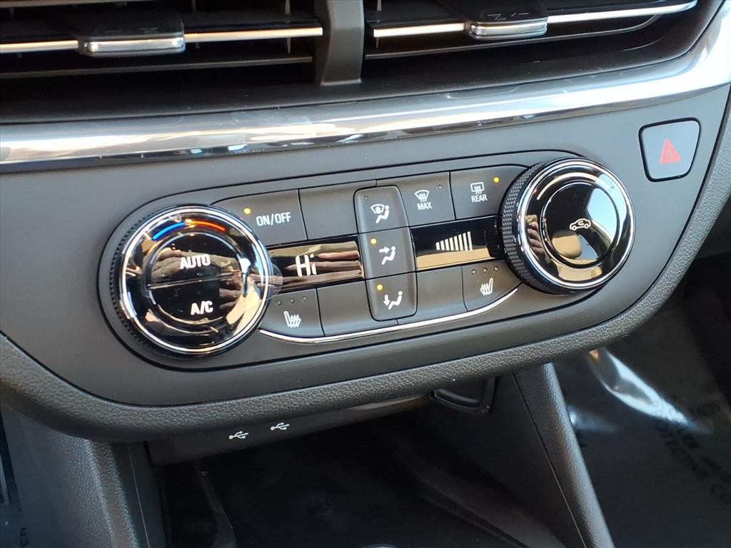 Buick Envista Vehicle Full-screen Gallery Image 10