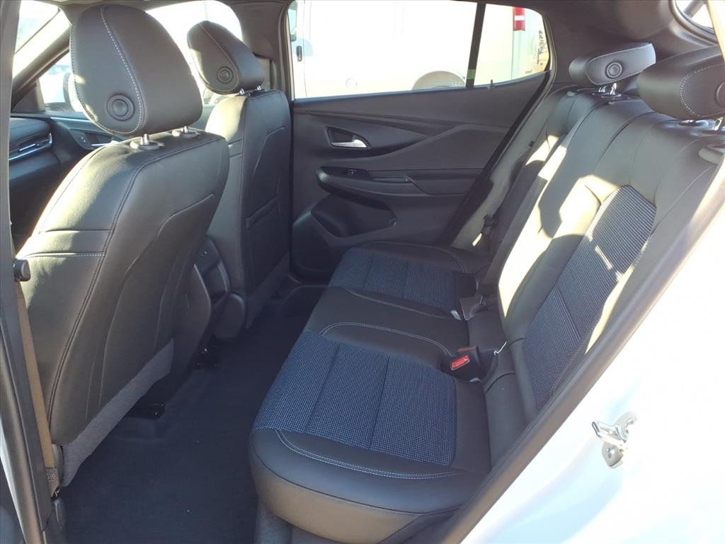 Buick Envista Vehicle Full-screen Gallery Image 17