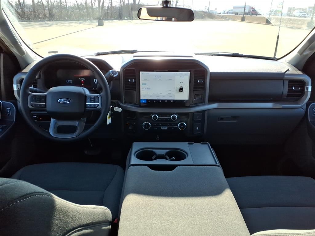 Ford F-150 Vehicle Full-screen Gallery Image 8