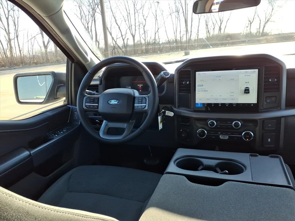 Ford F-150 Vehicle Full-screen Gallery Image 11