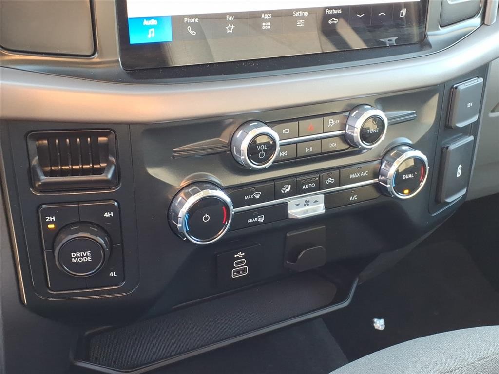 Ford F-150 Vehicle Full-screen Gallery Image 14