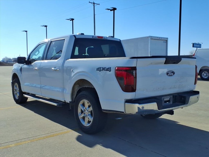 Ford F-150 Vehicle Full-screen Gallery Image 3