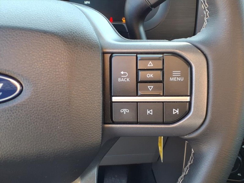 Ford F-150 Vehicle Full-screen Gallery Image 16