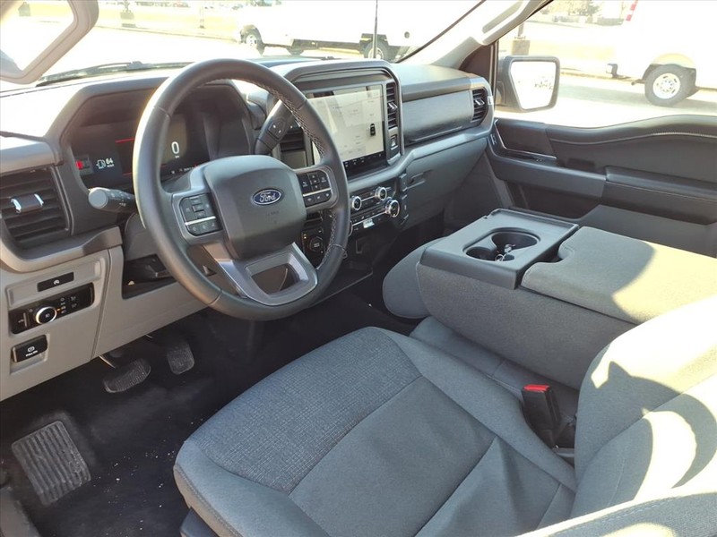 Ford F-150 Vehicle Full-screen Gallery Image 19