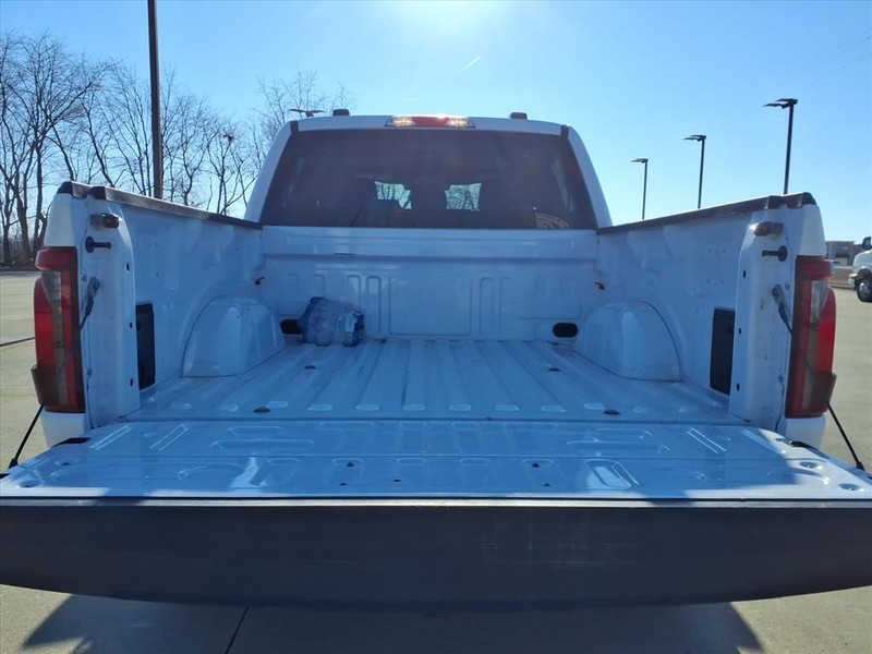 Ford F-150 Vehicle Full-screen Gallery Image 21