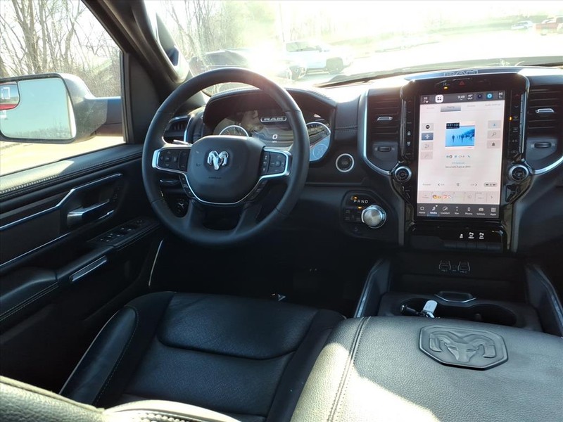 Ram 1500 Vehicle Full-screen Gallery Image 11