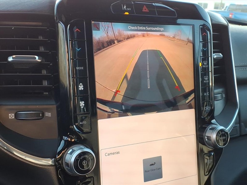 Ram 1500 Vehicle Full-screen Gallery Image 13