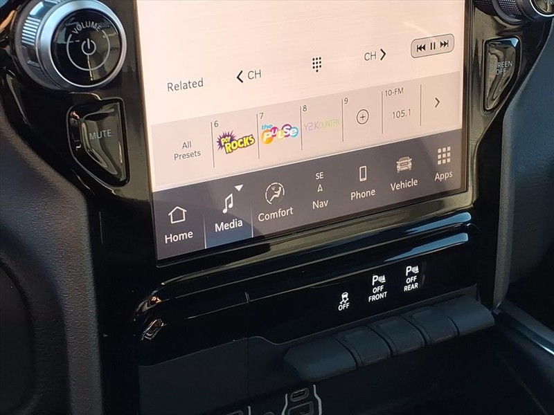 Ram 1500 Vehicle Full-screen Gallery Image 14