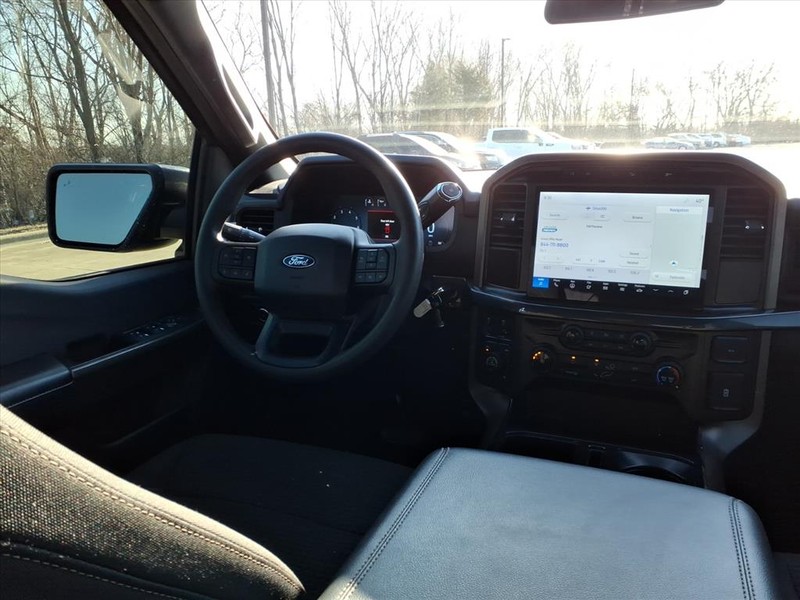 Ford F-150 Vehicle Full-screen Gallery Image 11