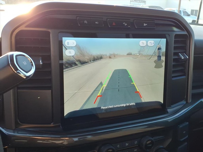 Ford F-150 Vehicle Full-screen Gallery Image 13