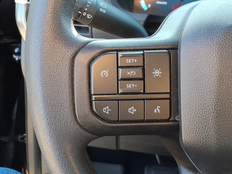 Ford F-150 Vehicle Full-screen Gallery Image 15