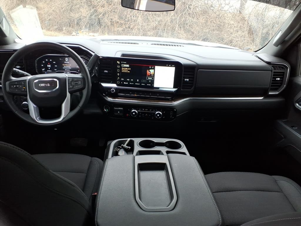 GMC Sierra 1500 Vehicle Full-screen Gallery Image 8