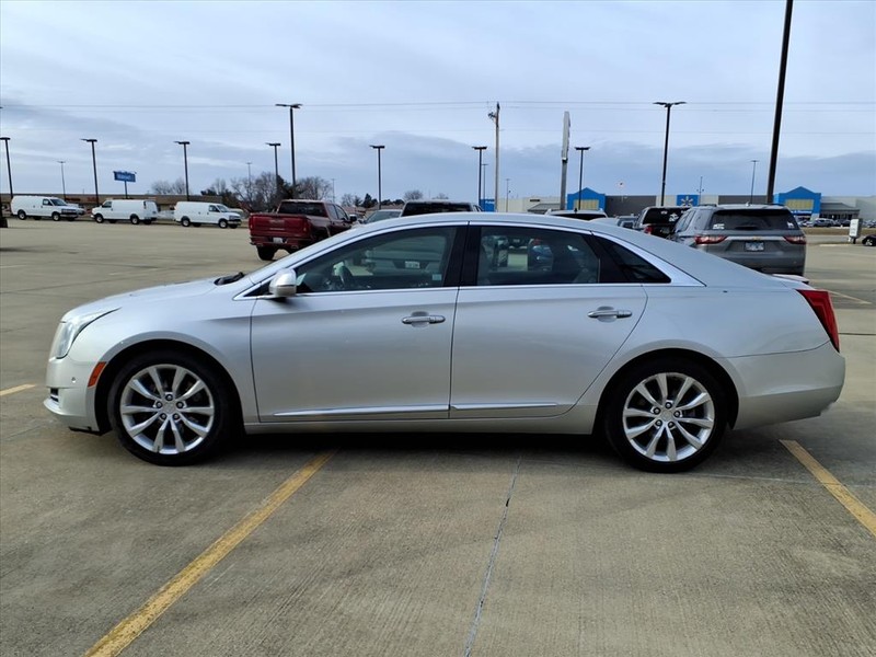 Cadillac XTS Vehicle Full-screen Gallery Image 2
