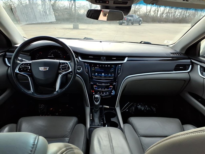 Cadillac XTS Vehicle Full-screen Gallery Image 8