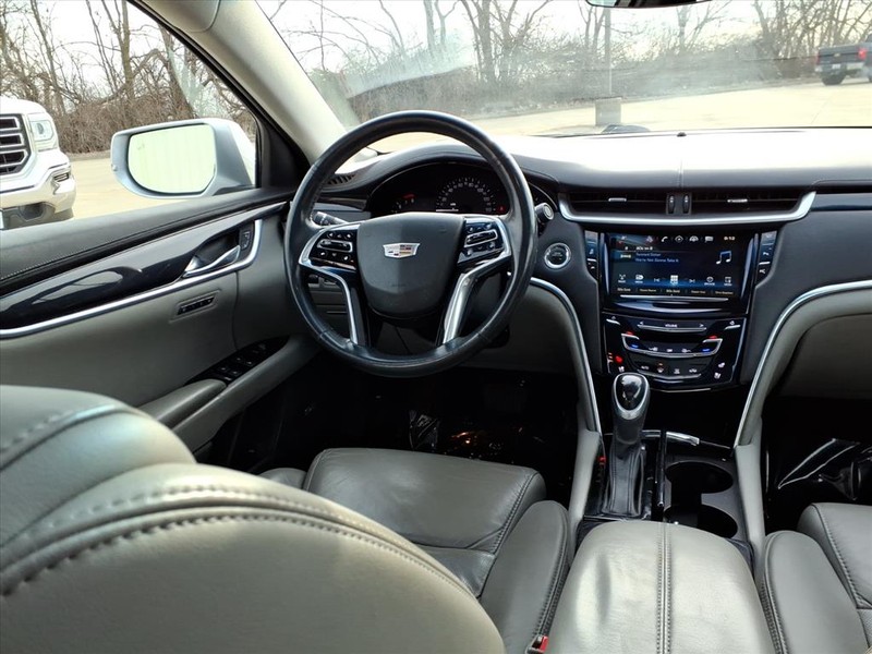 Cadillac XTS Vehicle Full-screen Gallery Image 10