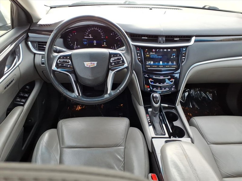 Cadillac XTS Vehicle Full-screen Gallery Image 11