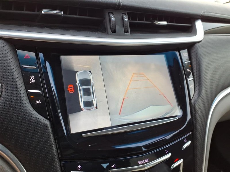 Cadillac XTS Vehicle Full-screen Gallery Image 13