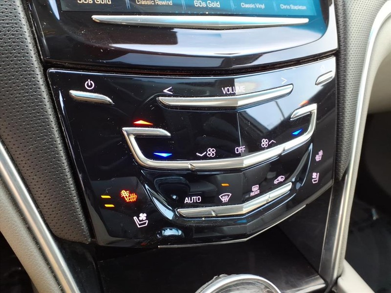 Cadillac XTS Vehicle Full-screen Gallery Image 14