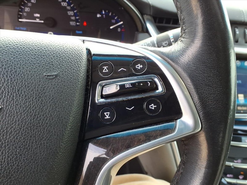 Cadillac XTS Vehicle Full-screen Gallery Image 17