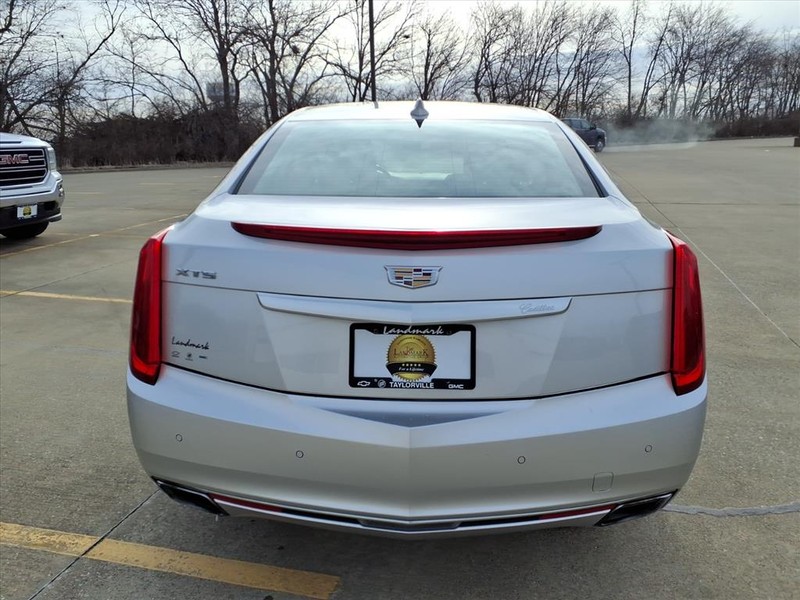 Cadillac XTS Vehicle Full-screen Gallery Image 24
