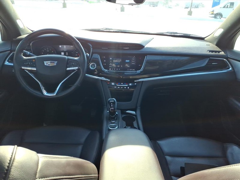 Cadillac XT6 Vehicle Full-screen Gallery Image 8