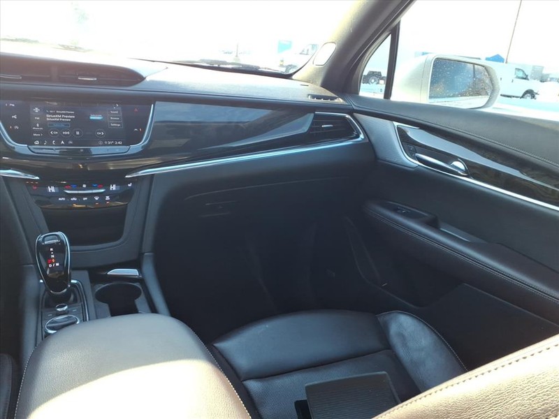 Cadillac XT6 Vehicle Full-screen Gallery Image 9