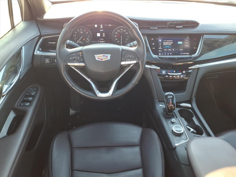 Cadillac XT6 Vehicle Full-screen Gallery Image 11