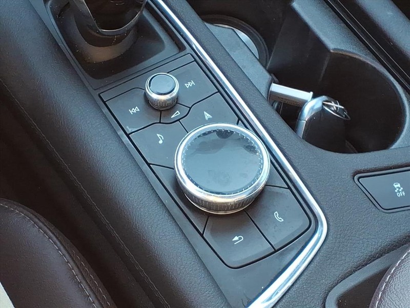 Cadillac XT6 Vehicle Full-screen Gallery Image 16