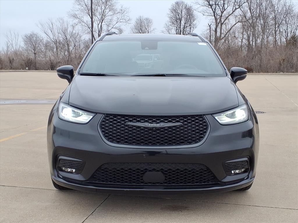 Chrysler Pacifica Vehicle Full-screen Gallery Image 07