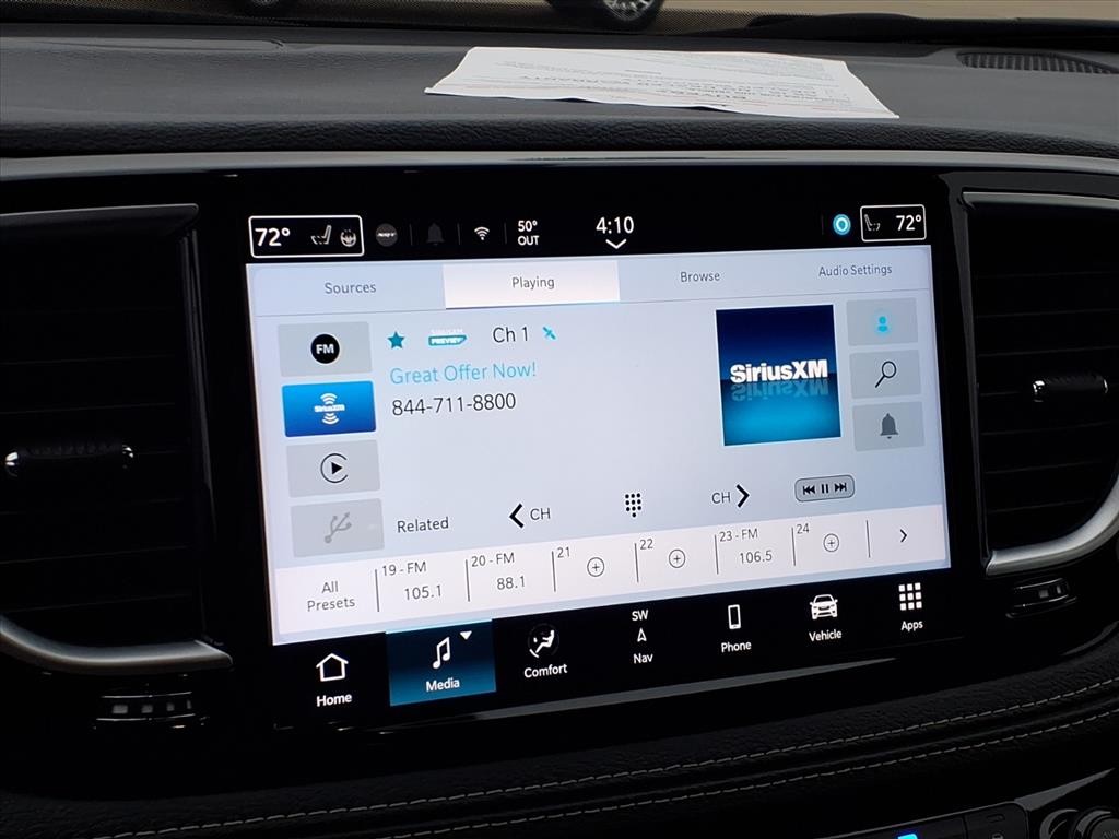 Chrysler Pacifica Vehicle Full-screen Gallery Image 12