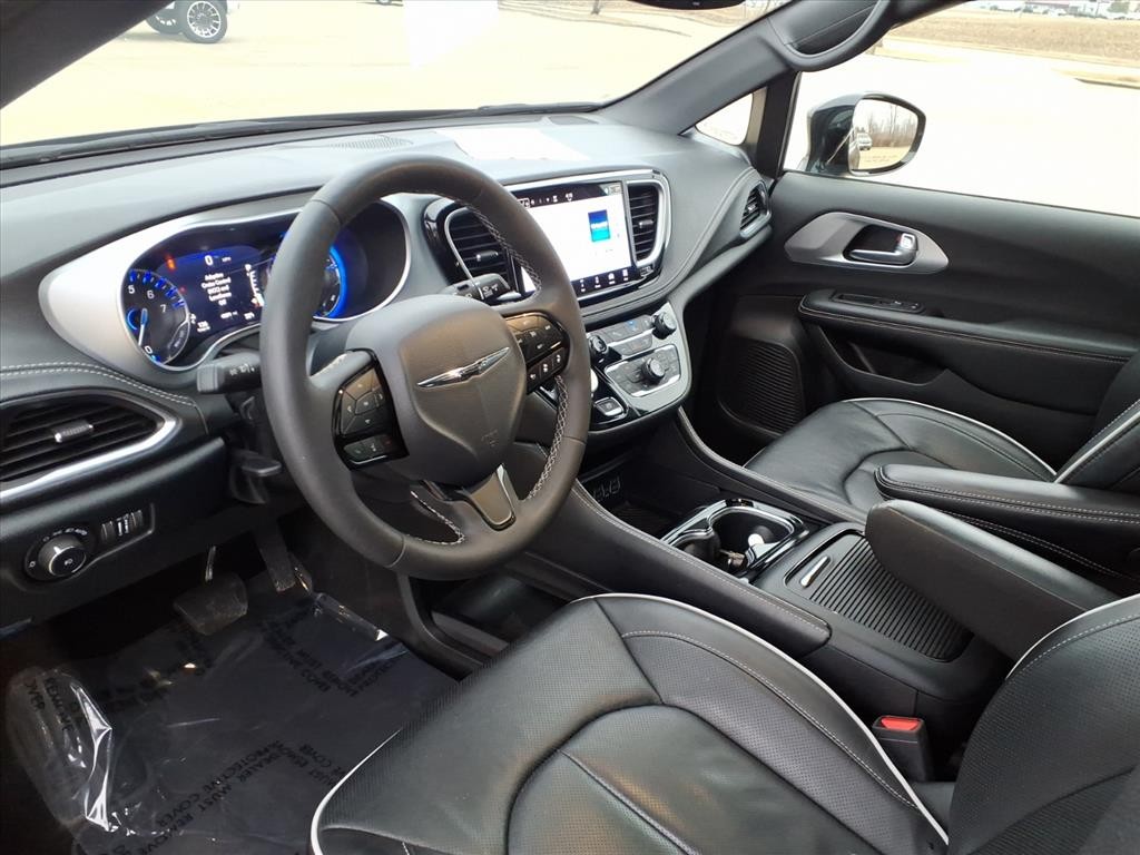 Chrysler Pacifica Vehicle Full-screen Gallery Image 19