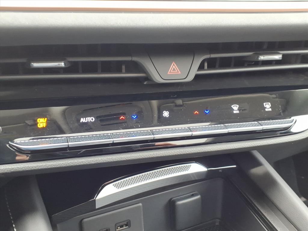 Buick Envision Vehicle Full-screen Gallery Image 10