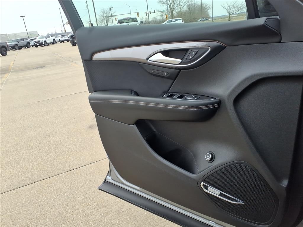 Buick Envision Vehicle Full-screen Gallery Image 14