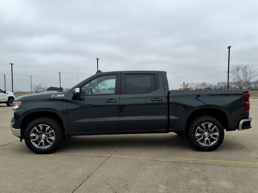 Chevrolet Silverado 1500 Vehicle Full-screen Gallery Image 2