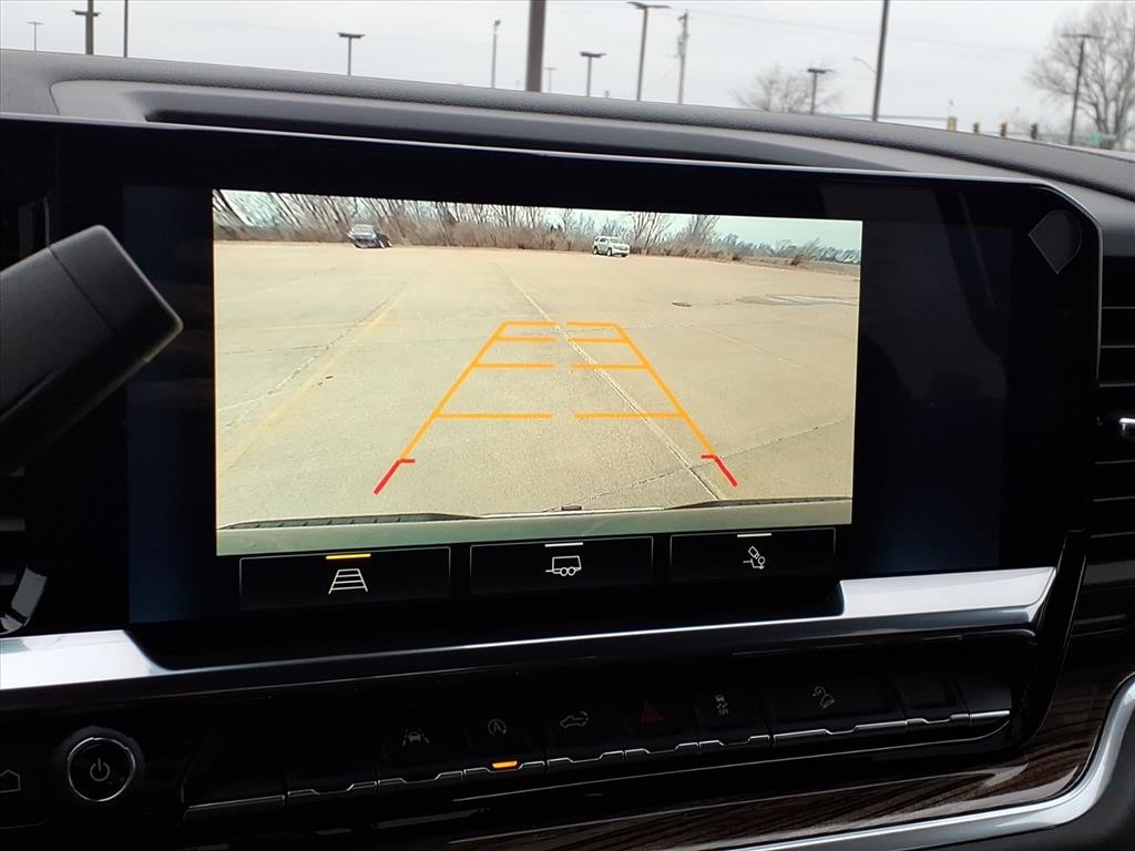 Chevrolet Silverado 1500 Vehicle Full-screen Gallery Image 9