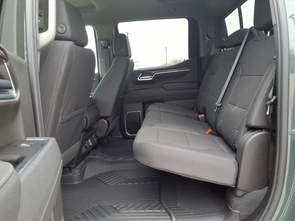 Chevrolet Silverado 1500 Vehicle Full-screen Gallery Image 17