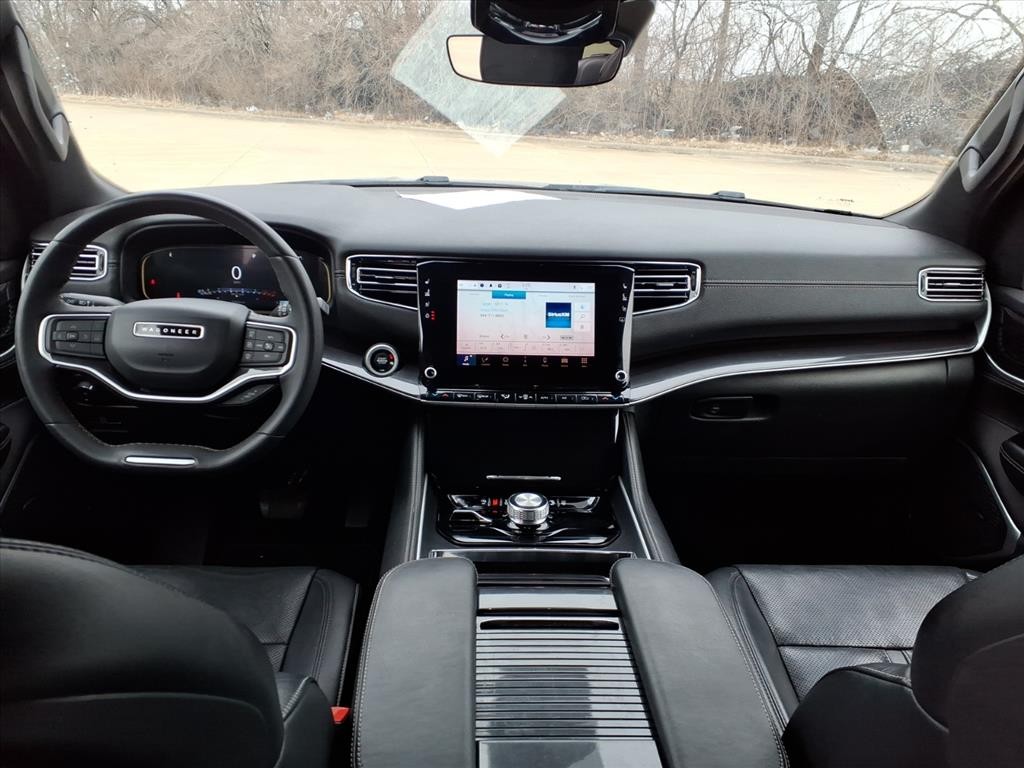 Jeep Wagoneer Vehicle Full-screen Gallery Image 8