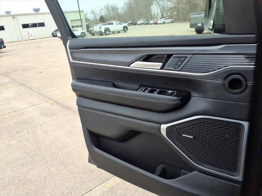 Jeep Wagoneer Vehicle Full-screen Gallery Image 19