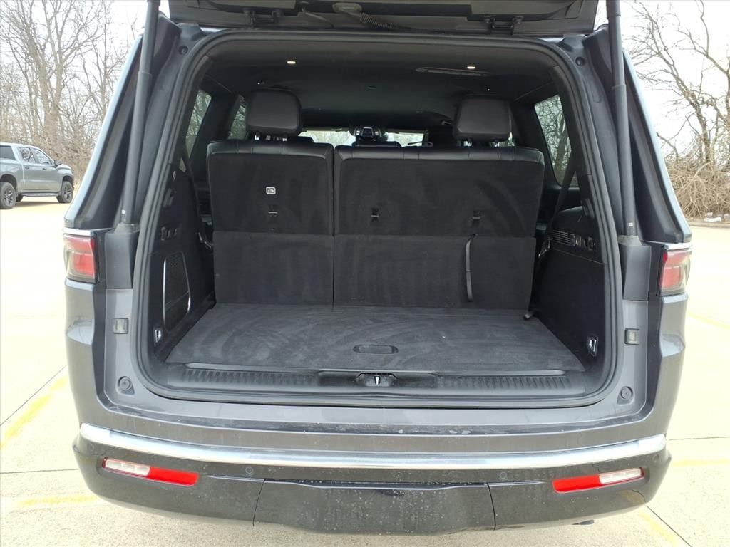 Jeep Wagoneer Vehicle Full-screen Gallery Image 23