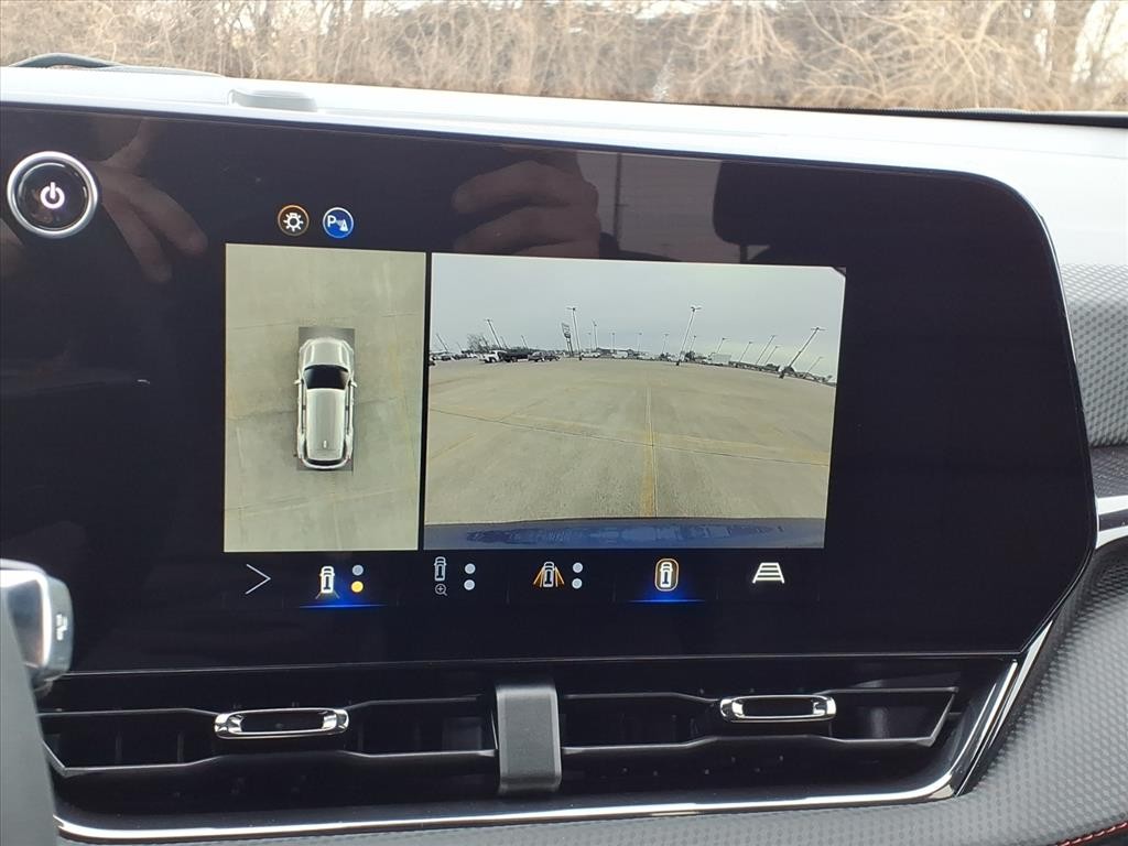 Chevrolet Equinox Vehicle Full-screen Gallery Image 9