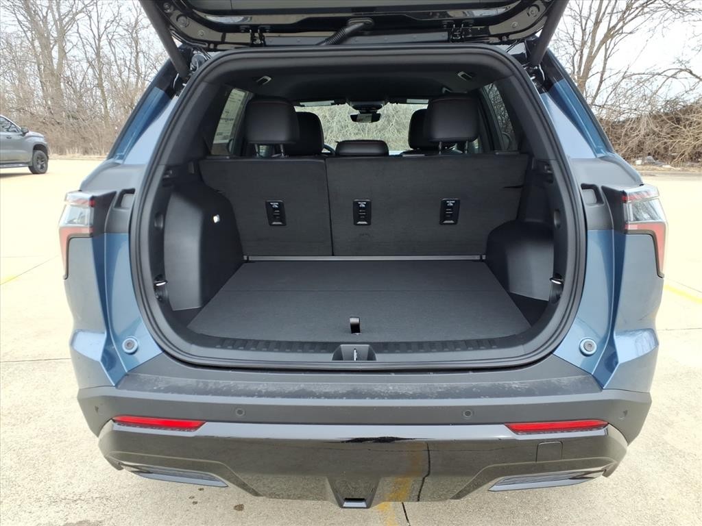 Chevrolet Equinox Vehicle Full-screen Gallery Image 17