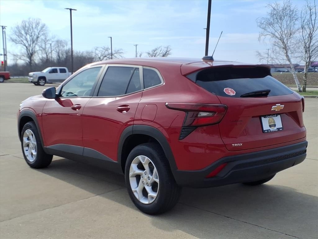 Chevrolet Trax Vehicle Full-screen Gallery Image 3