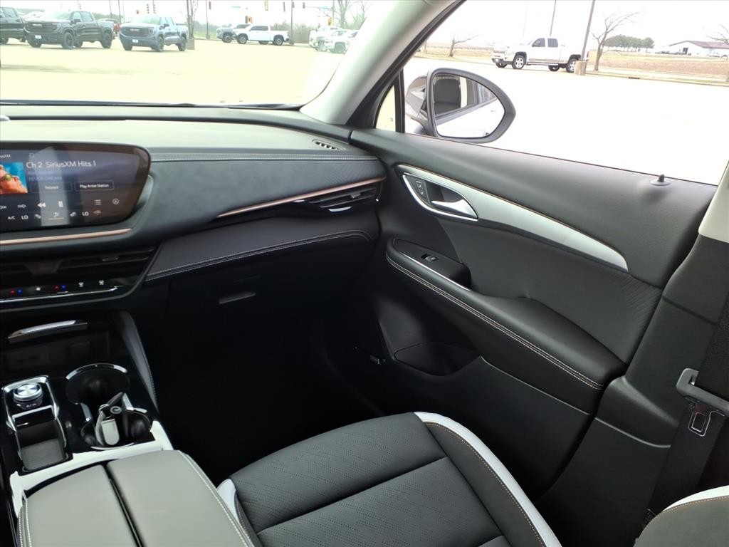 Buick Envision Vehicle Full-screen Gallery Image 5