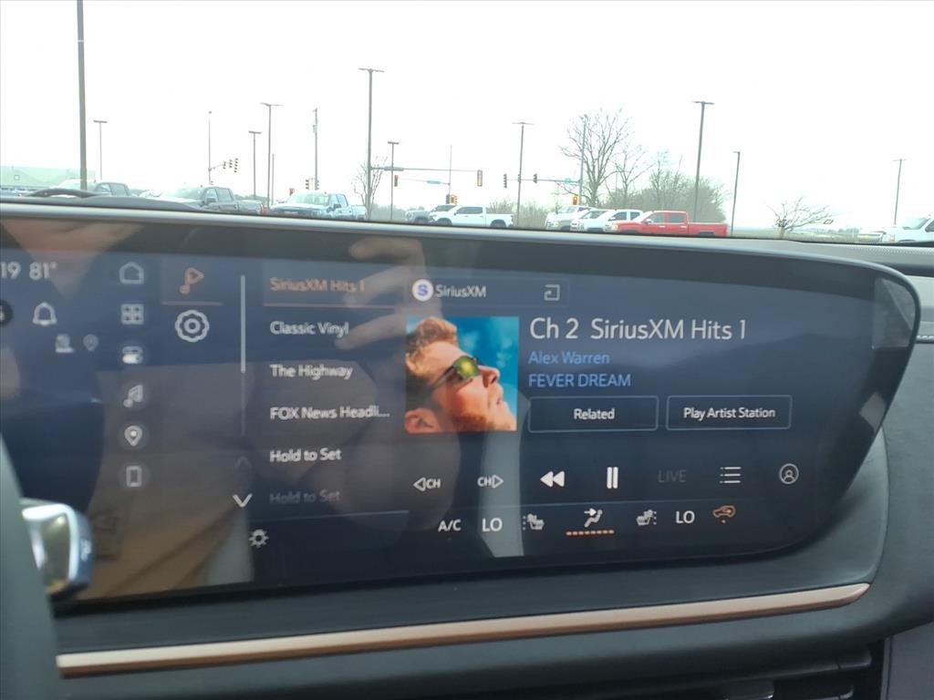 Buick Envision Vehicle Full-screen Gallery Image 8