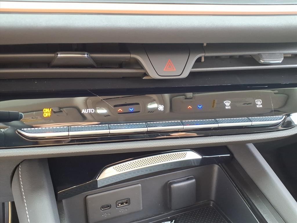 Buick Envision Vehicle Full-screen Gallery Image 10