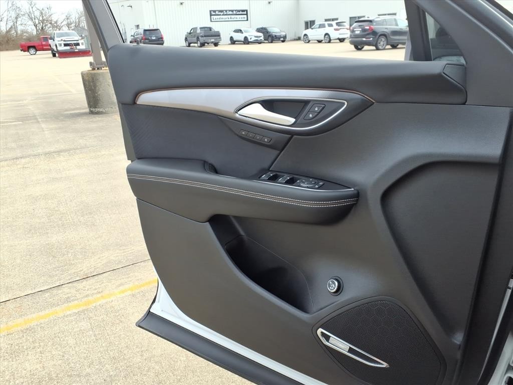 Buick Envision Vehicle Full-screen Gallery Image 14