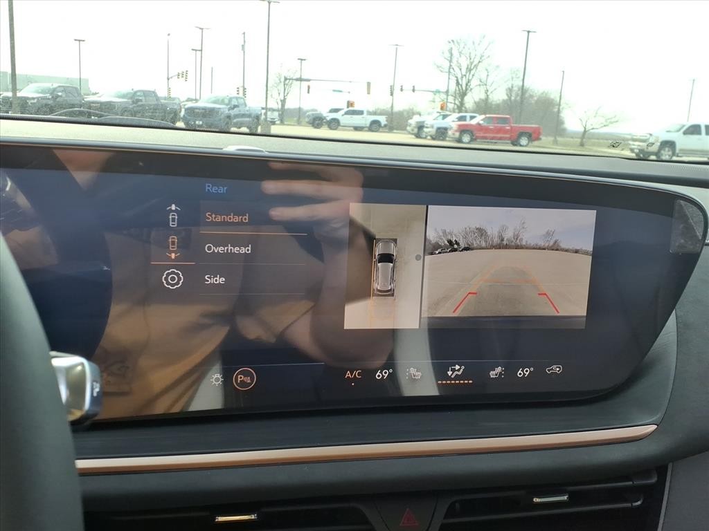 Buick Envision Vehicle Full-screen Gallery Image 9