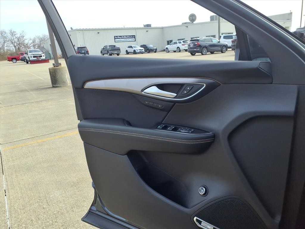 Buick Envision Vehicle Full-screen Gallery Image 14